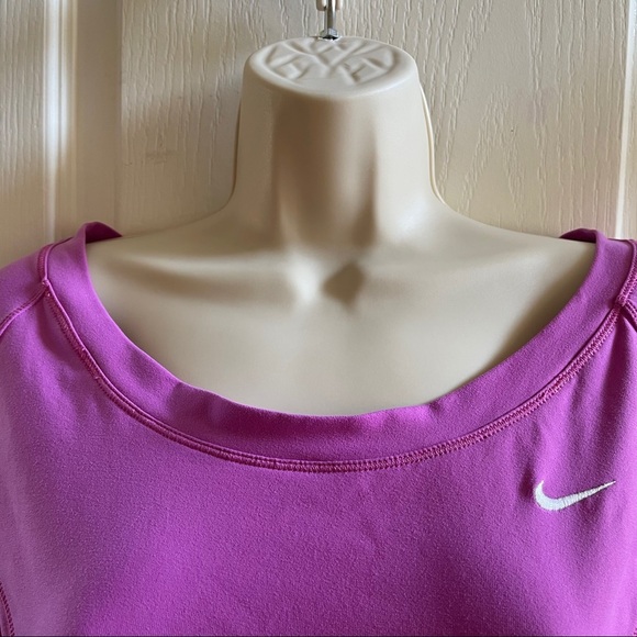 Woman’s Nike activewear shirt sz med 8/10 fitdry - Picture 3 of 8
